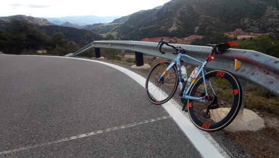 Road Bike Ports, bicicleta de carretera por Los Ports Pedales